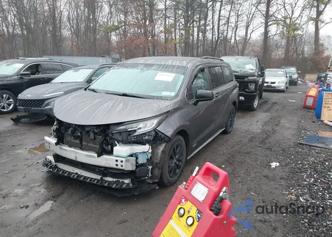 2021 Toyota Sienna Le z USA, uszkodzony, nr VIN 5TDKRKEC8MS030220